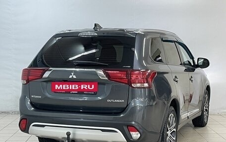Mitsubishi Outlander III рестайлинг 3, 2017 год, 1 950 000 рублей, 4 фотография