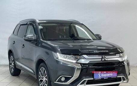 Mitsubishi Outlander III рестайлинг 3, 2017 год, 1 950 000 рублей, 2 фотография