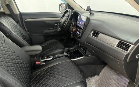 Mitsubishi Outlander III рестайлинг 3, 2017 год, 1 950 000 рублей, 19 фотография