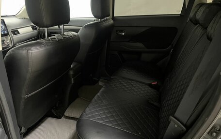 Mitsubishi Outlander III рестайлинг 3, 2017 год, 1 950 000 рублей, 13 фотография