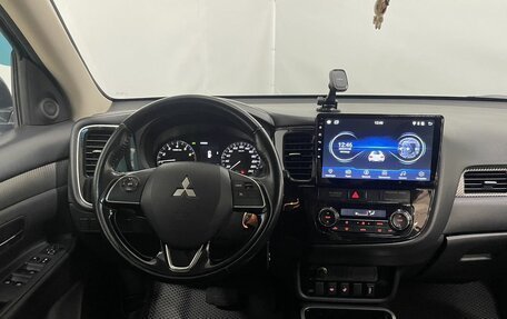 Mitsubishi Outlander III рестайлинг 3, 2017 год, 1 950 000 рублей, 16 фотография