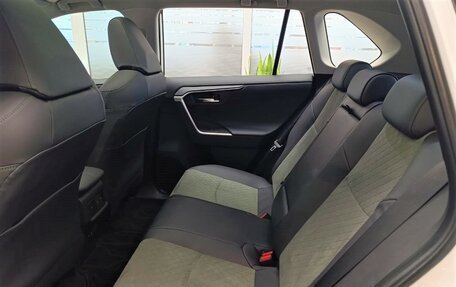 Toyota RAV4, 2025 год, 4 290 000 рублей, 13 фотография