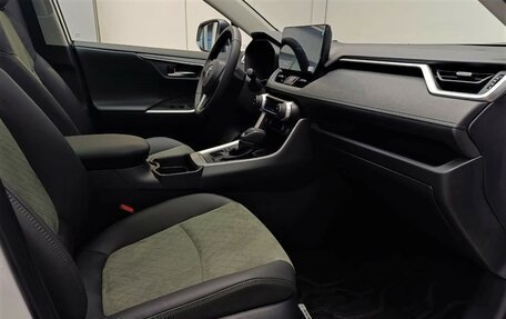 Toyota RAV4, 2025 год, 4 290 000 рублей, 12 фотография