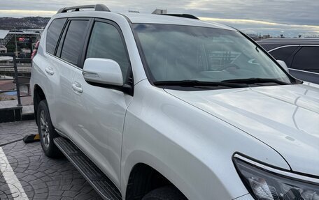 Toyota Land Cruiser Prado 150 рестайлинг 2, 2018 год, 5 950 000 рублей, 2 фотография