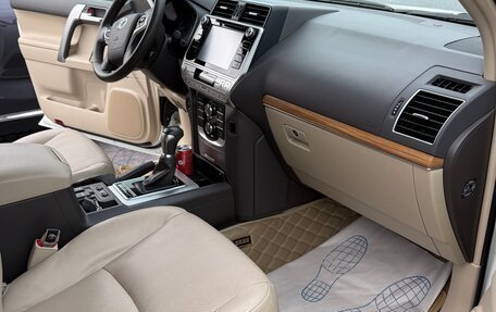 Toyota Land Cruiser Prado 150 рестайлинг 2, 2018 год, 5 950 000 рублей, 6 фотография