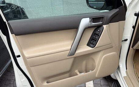 Toyota Land Cruiser Prado 150 рестайлинг 2, 2018 год, 5 950 000 рублей, 12 фотография