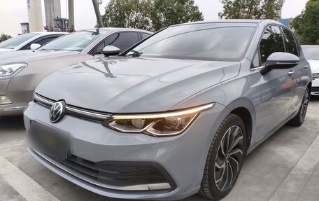 Volkswagen Golf VIII, 2022 год, 2 090 000 рублей, 1 фотография