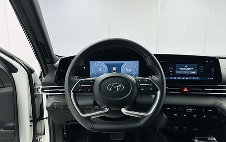 Hyundai Elantra, 2023 год, 1 550 000 рублей, 16 фотография