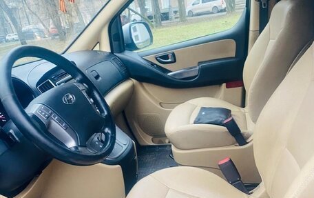 Hyundai H-1 II рестайлинг, 2020 год, 2 500 000 рублей, 16 фотография