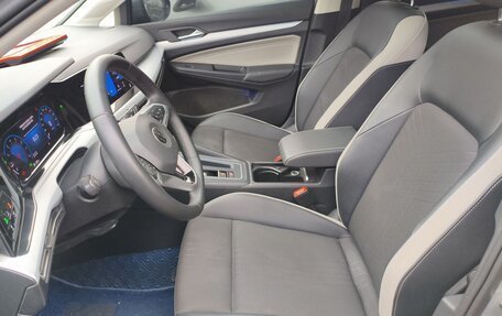 Volkswagen Golf VIII, 2022 год, 2 090 000 рублей, 21 фотография