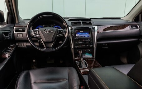 Toyota Camry, 2017 год, 2 699 000 рублей, 10 фотография