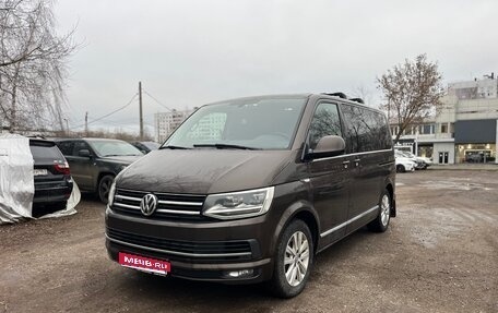 Volkswagen Multivan T6 рестайлинг, 2016 год, 3 680 000 рублей, 1 фотография