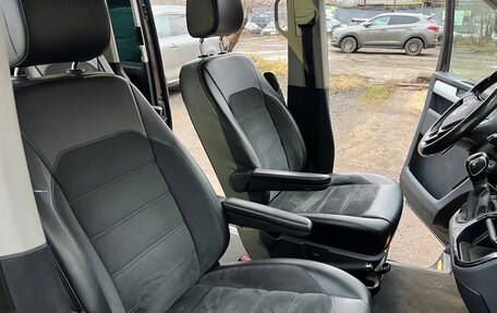 Volkswagen Multivan T6 рестайлинг, 2016 год, 3 680 000 рублей, 13 фотография