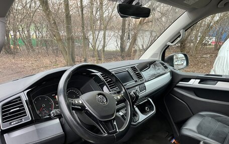 Volkswagen Multivan T6 рестайлинг, 2016 год, 3 680 000 рублей, 9 фотография