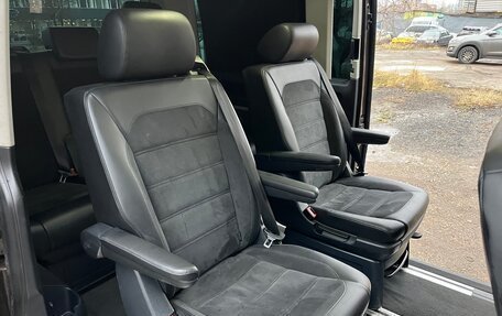 Volkswagen Multivan T6 рестайлинг, 2016 год, 3 680 000 рублей, 10 фотография