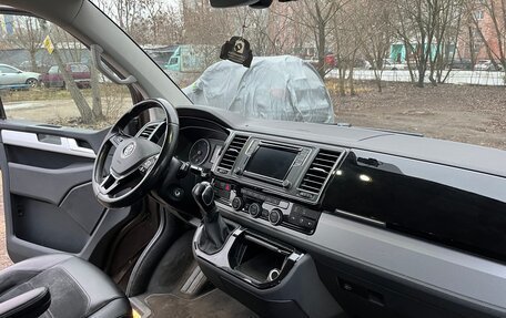 Volkswagen Multivan T6 рестайлинг, 2016 год, 3 680 000 рублей, 14 фотография