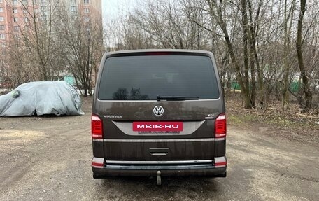 Volkswagen Multivan T6 рестайлинг, 2016 год, 3 680 000 рублей, 6 фотография