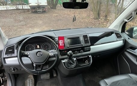 Volkswagen Multivan T6 рестайлинг, 2016 год, 3 680 000 рублей, 18 фотография