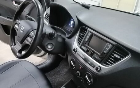 Hyundai Solaris II рестайлинг, 2017 год, 1 350 000 рублей, 10 фотография