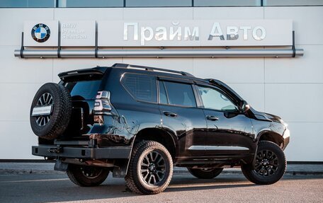 Toyota Land Cruiser Prado 150 рестайлинг 2, 2021 год, 5 820 000 рублей, 2 фотография