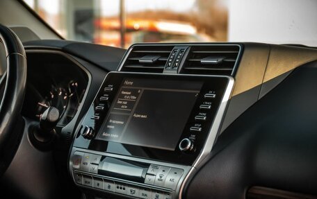 Toyota Land Cruiser Prado 150 рестайлинг 2, 2021 год, 5 820 000 рублей, 29 фотография