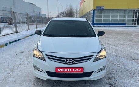 Hyundai Solaris II рестайлинг, 2015 год, 830 000 рублей, 1 фотография