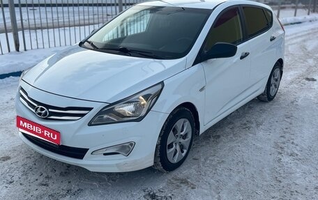 Hyundai Solaris II рестайлинг, 2015 год, 830 000 рублей, 2 фотография
