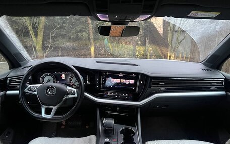 Volkswagen Touareg III, 2018 год, 5 299 999 рублей, 17 фотография