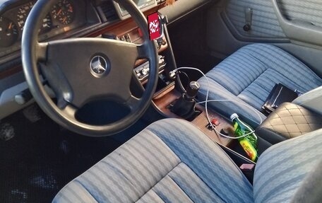 Mercedes-Benz W124, 1985 год, 250 000 рублей, 4 фотография