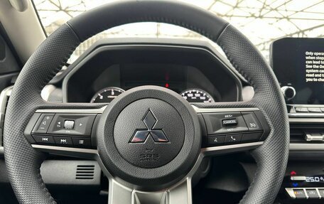 Mitsubishi L200, 2024 год, 5 990 000 рублей, 11 фотография