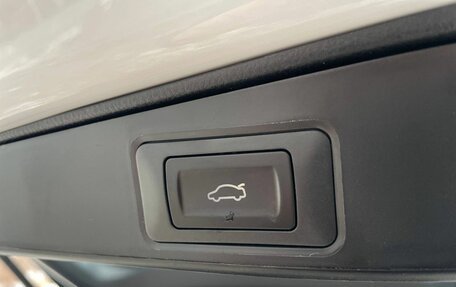 Toyota RAV4, 2025 год, 3 975 000 рублей, 27 фотография