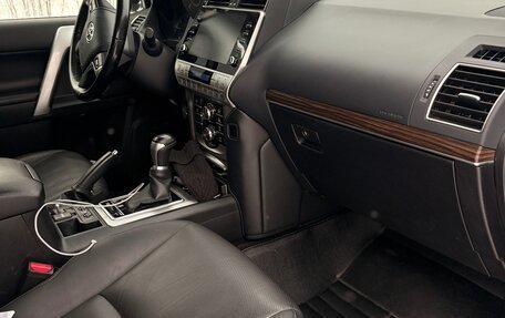 Toyota Land Cruiser Prado 150 рестайлинг 2, 2021 год, 6 850 000 рублей, 12 фотография