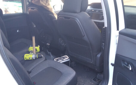 Citroen C4 Picasso II рестайлинг, 2017 год, 940 000 рублей, 12 фотография