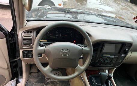 Toyota Land Cruiser 100 рестайлинг 2, 1999 год, 1 700 000 рублей, 19 фотография