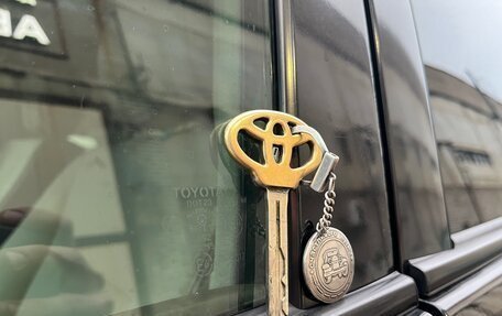 Toyota Land Cruiser 100 рестайлинг 2, 1999 год, 1 700 000 рублей, 32 фотография