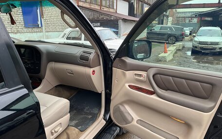 Toyota Land Cruiser 100 рестайлинг 2, 1999 год, 1 700 000 рублей, 28 фотография