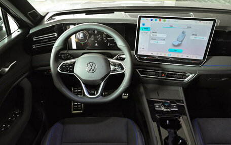 Volkswagen Tiguan II, 2025 год, 4 895 000 рублей, 17 фотография