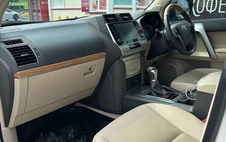 Toyota Land Cruiser Prado 150 рестайлинг 2, 2021 год, 7 100 000 рублей, 9 фотография