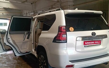 Toyota Land Cruiser Prado 150 рестайлинг 2, 2021 год, 7 100 000 рублей, 4 фотография