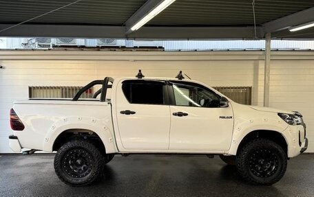 Toyota Hilux VIII, 2022 год, 3 893 000 рублей, 19 фотография