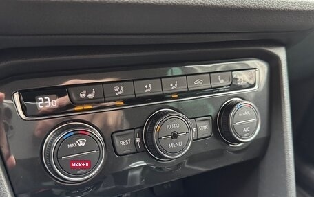 Volkswagen Tiguan II, 2018 год, 2 650 000 рублей, 13 фотография