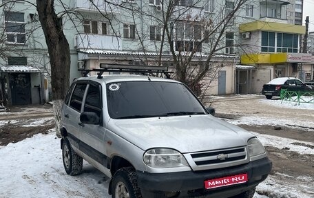 Chevrolet Niva I рестайлинг, 2004 год, 275 000 рублей, 1 фотография