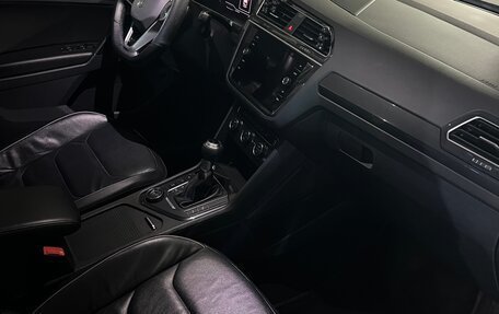 Volkswagen Tiguan II, 2019 год, 3 990 000 рублей, 6 фотография