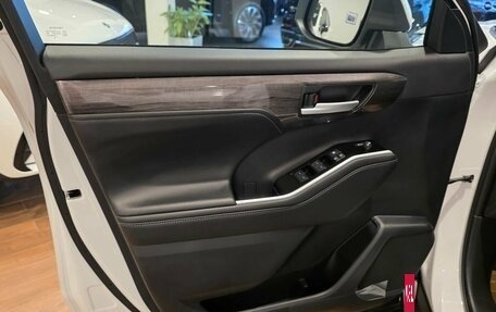 Toyota Highlander, 2025 год, 5 949 000 рублей, 21 фотография