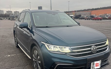 Volkswagen Tiguan II, 2021 год, 3 980 000 рублей, 2 фотография