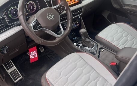 Volkswagen Tiguan II, 2021 год, 3 980 000 рублей, 16 фотография