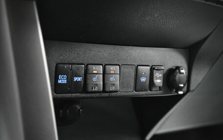 Toyota RAV4, 2019 год, 2 695 000 рублей, 15 фотография