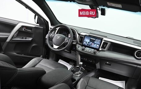 Toyota RAV4, 2019 год, 2 695 000 рублей, 17 фотография