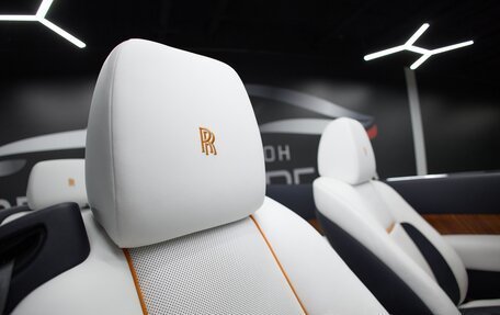 Rolls-Royce Dawn, 2017 год, 52 900 000 рублей, 26 фотография