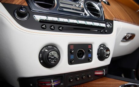 Rolls-Royce Dawn, 2017 год, 52 900 000 рублей, 32 фотография